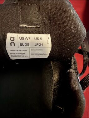 On Running Women's Black Running Shoe (USW7 / EU38)